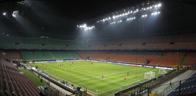 乳妇喂奶被强伦子